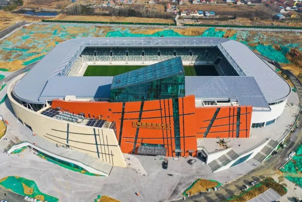整个特效团队耗时两年对《征途》场景进行建模制作，对几大猛兽也从毛发、装饰到生活习性、行为轨迹，都进行了颠覆式设计，只为给观众带来身临其境的感官冲击